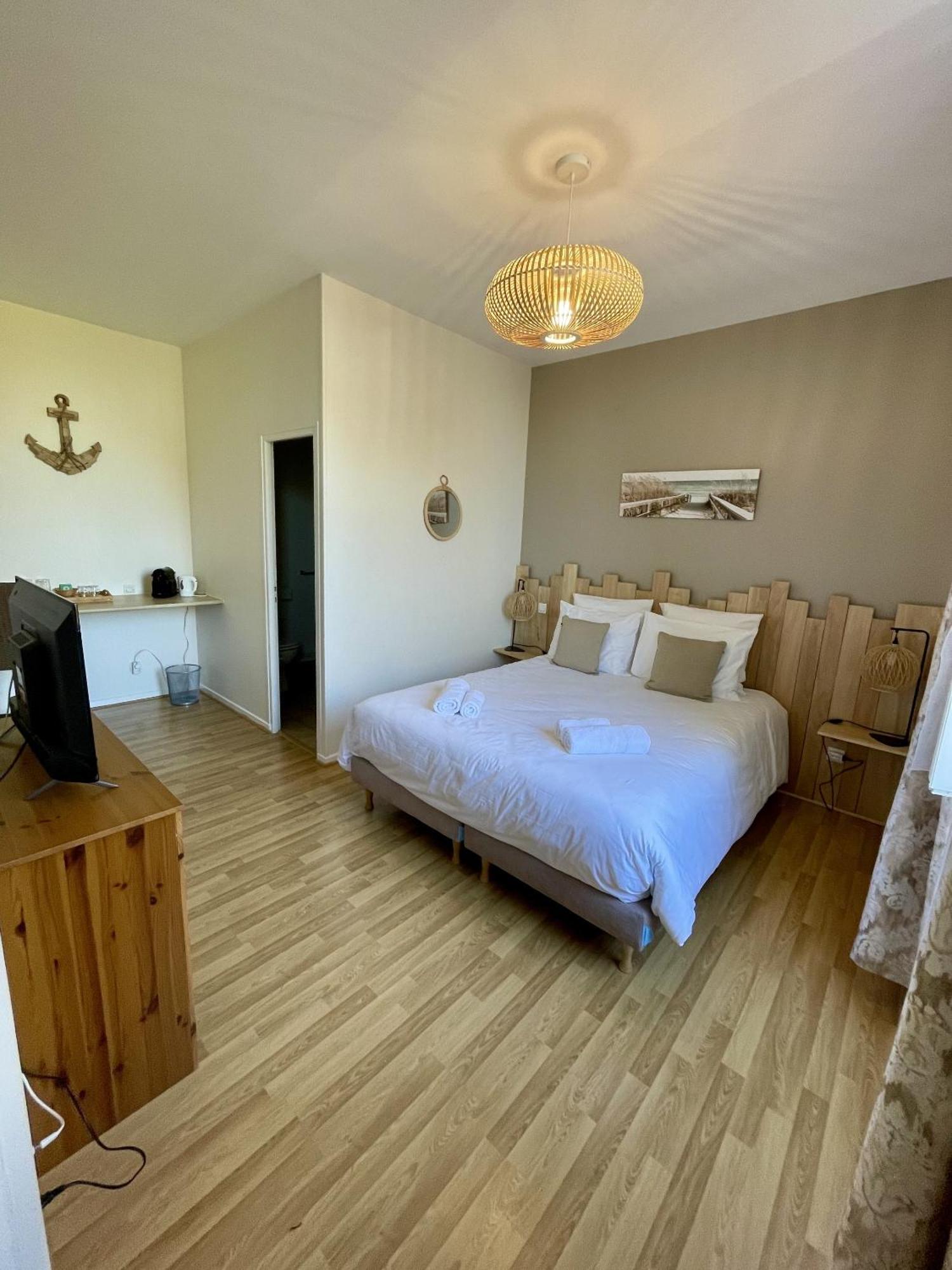Les Trois Cedres Hotel Saint-Ouen-d'Aunis Bilik gambar
